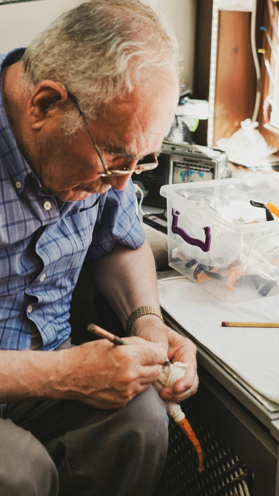 seniors doing crafts workshop